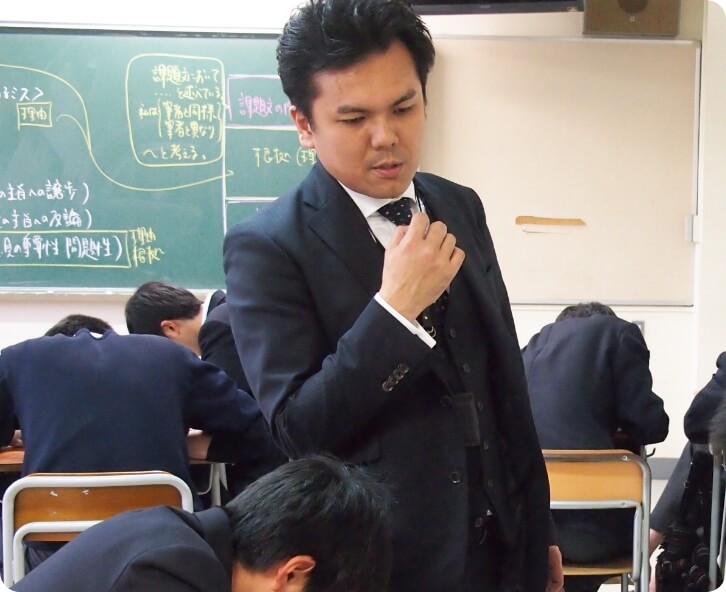 指導をする神崎講師