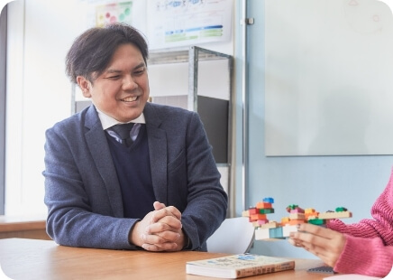 対面で話す神崎講師